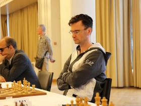 Dutch world class Grandmaster Loek van Wely was on the brink to defeat in the 1st round