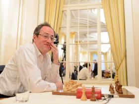 The always friendly Boris Gelfand gave the audience a warm smile before the game