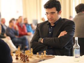 Kramnik trying to get warm with his position against Nepomniachtchi